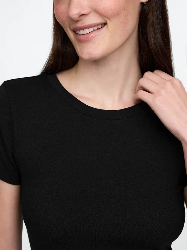 Camiseta corta moderna