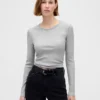 Camiseta corta moderna de canalé compacto