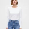 Camiseta corta moderna de canalé compacto