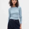 Camiseta corta moderna de canalé compacto
