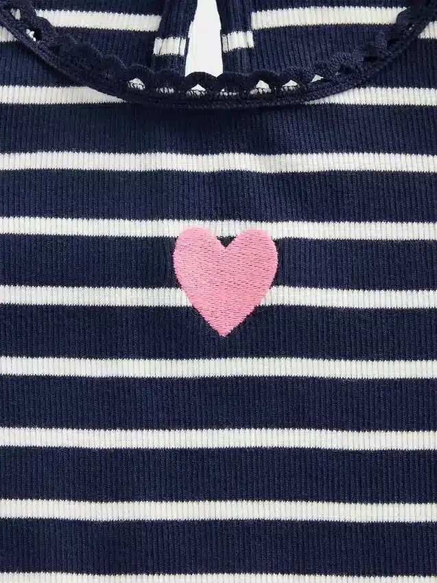 Camiseta de bebé y niño con estampado bordado y tejido acanalado
