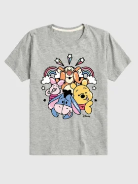 Camiseta de manga corta con diseño gráfico «Winnie the Pooh y sus amigos: arcoíris y estrellas» para niños pequeños en pantalones cortos
