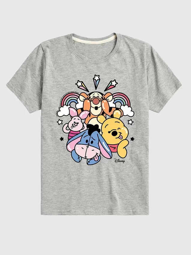 Camiseta de manga corta con diseño gráfico «Winnie the Pooh y sus amigos: arcoíris y estrellas» para niños pequeños en pantalones cortos