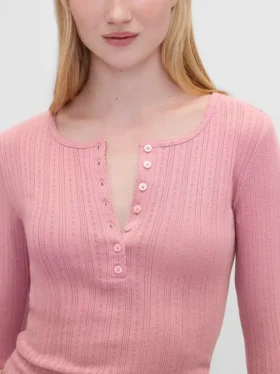 Camiseta de pijama tipo Henley con punto calado de GAP × Summer Fridays