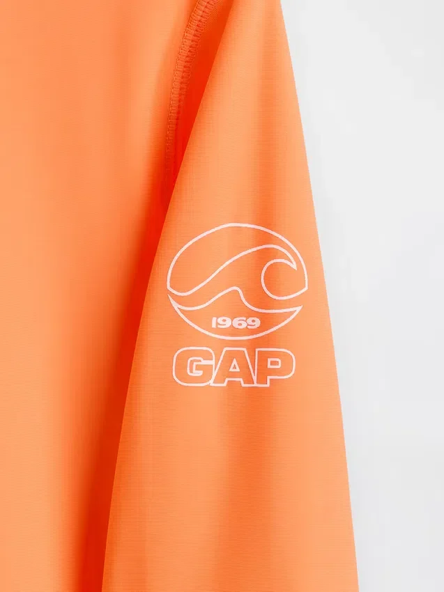 Camiseta de protección solar con logo para niños