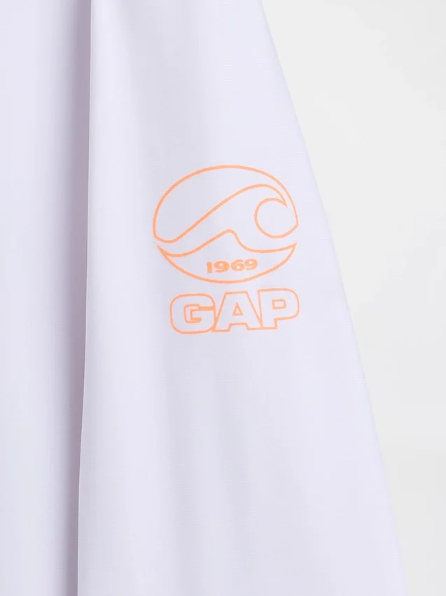 Camiseta de protección solar con logo para niños