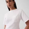Camiseta Gapstudio con bolsillo y espalda redondeada