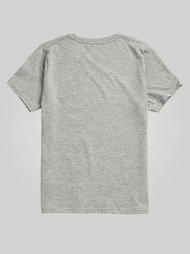 Camiseta gráfica de manga corta con diseño de garabatos de los Vengadores de Marvel para niños pequeños en pantalones cortos