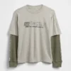 Camiseta infantil 2 en 1 con logotipos gráficos