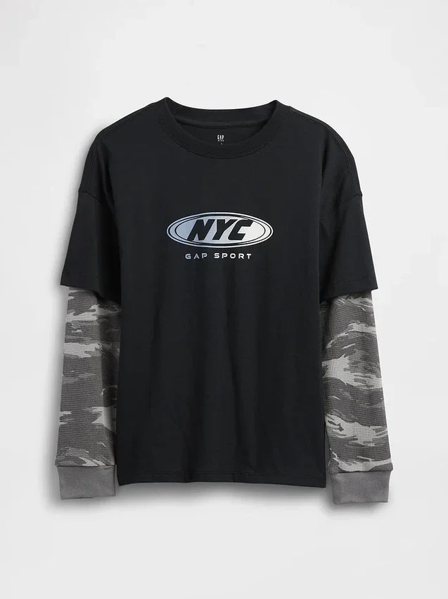 Camiseta infantil 2 en 1 con logotipos gráficos
