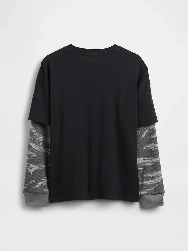 Camiseta infantil 2 en 1 con logotipos gráficos