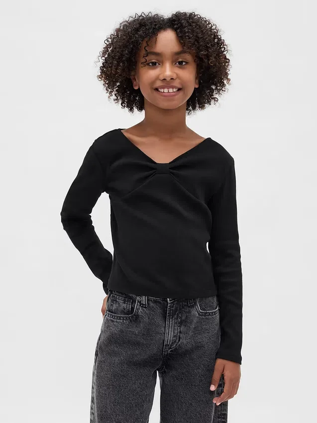 Camiseta infantil con cuello de lazo