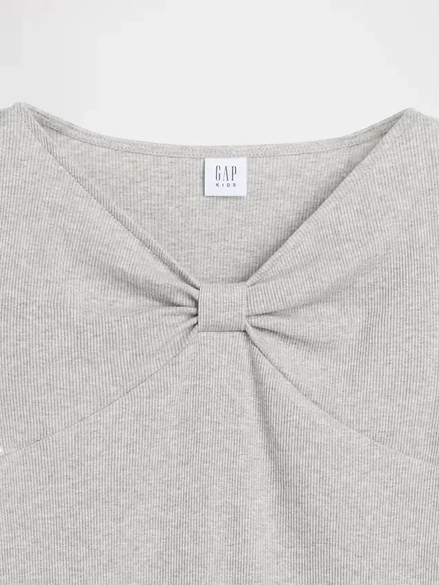 Camiseta infantil con cuello de lazo