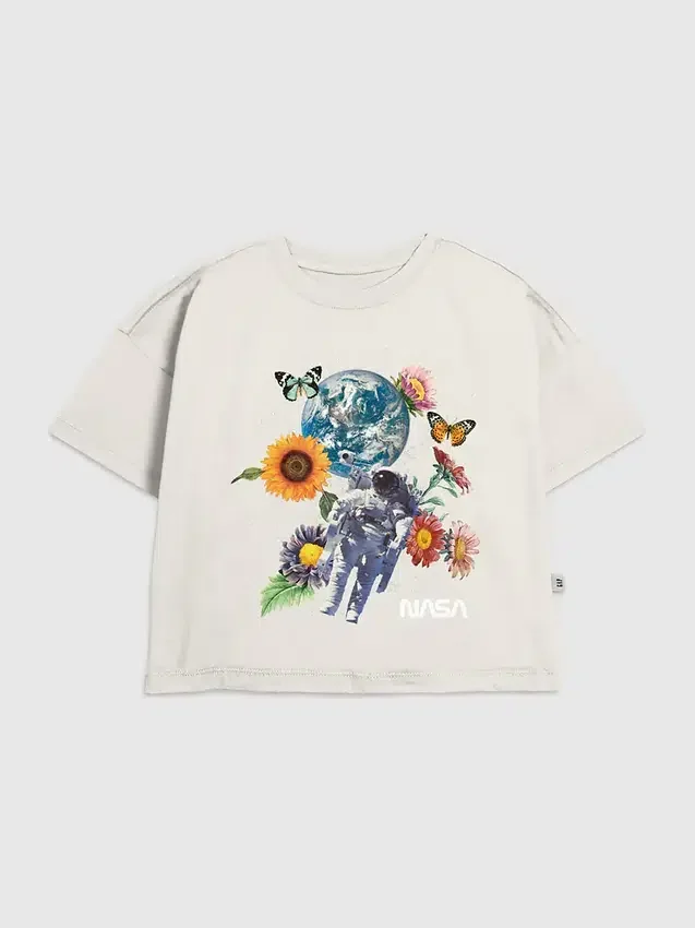 Camiseta infantil con diseño floral espacial de la NASA