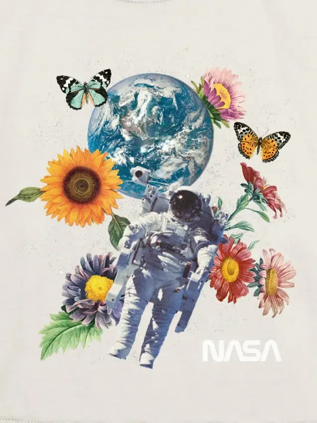 Camiseta infantil con diseño floral espacial de la NASA