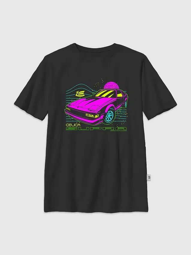 Camiseta infantil con diseño gráfico de Toyota Supra en colores neón