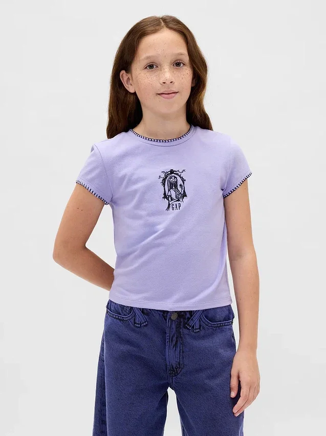 Camiseta infantil con diseño gráfico encogido de GAP × Disney «La pesadilla antes de Navidad» de Tim Burton