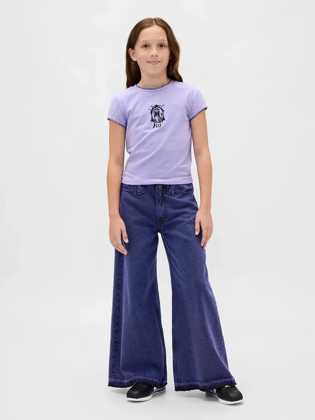 Camiseta infantil con diseño gráfico encogido de GAP × Disney «La pesadilla antes de Navidad» de Tim Burton