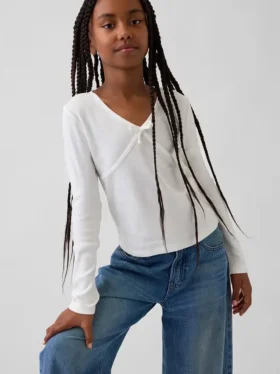 Camiseta infantil con lazo cruzado en el frente