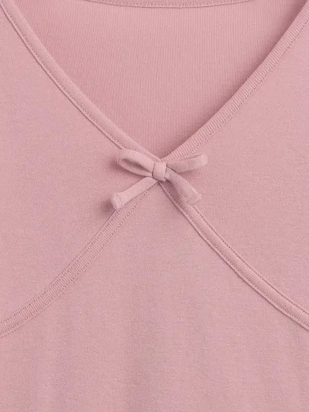 Camiseta infantil con lazo cruzado en el frente