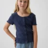 Camiseta infantil de punto acanalado con detalle de encaje y botones al frente