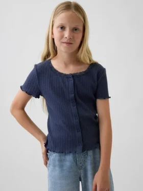 Camiseta infantil de punto acanalado con detalle de encaje y botones al frente