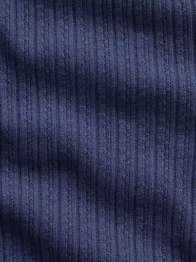 Camiseta infantil de punto acanalado con detalle de encaje y botones al frente
