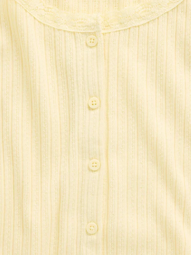 Camiseta infantil de punto acanalado con detalle de encaje y botones al frente