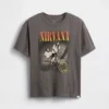 Camiseta infantil holgada con diseño gráfico