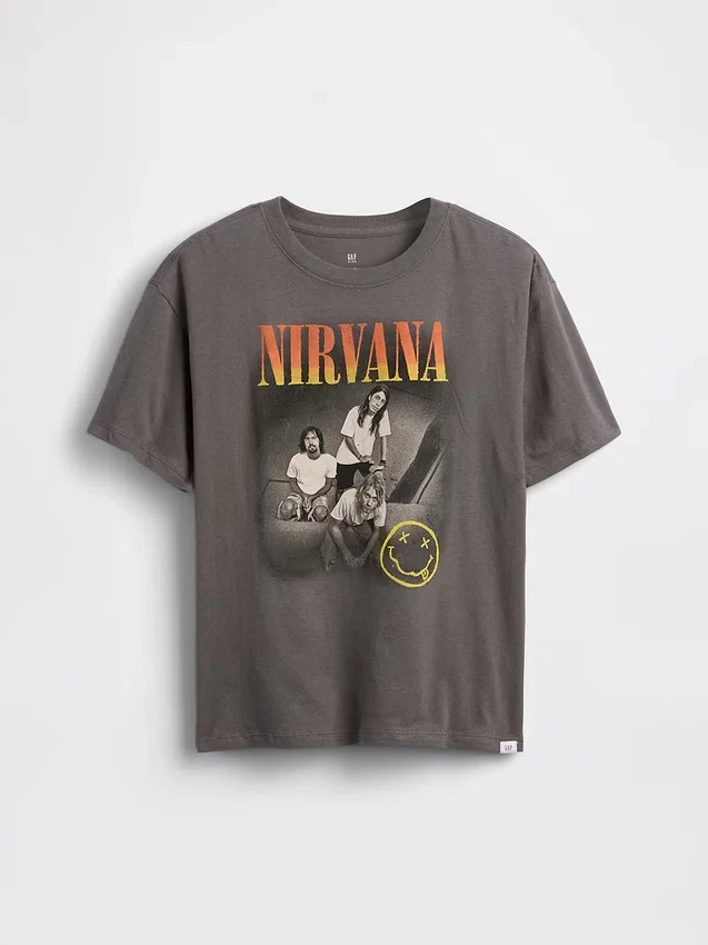 Camiseta infantil holgada con diseño gráfico
