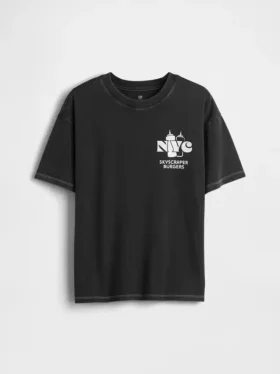 Camiseta infantil holgada con diseño gráfico