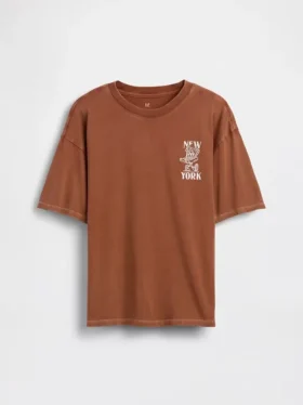 Camiseta infantil holgada con diseño gráfico