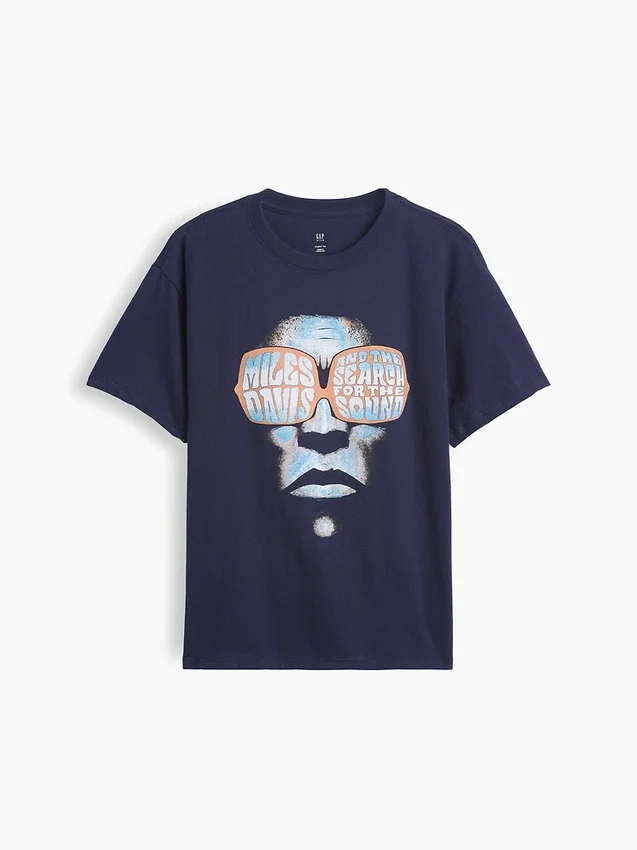 Camiseta infantil holgada con diseño gráfico
