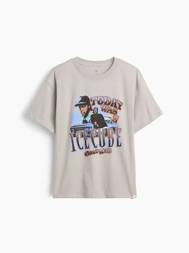 Camiseta infantil holgada con diseño gráfico