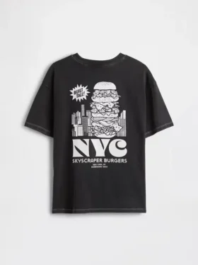 Camiseta infantil holgada con diseño gráfico