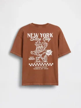 Camiseta infantil holgada con diseño gráfico