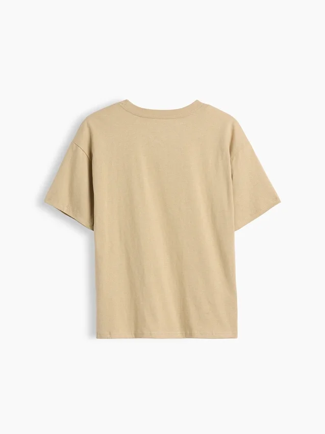 Camiseta infantil holgada con diseño gráfico