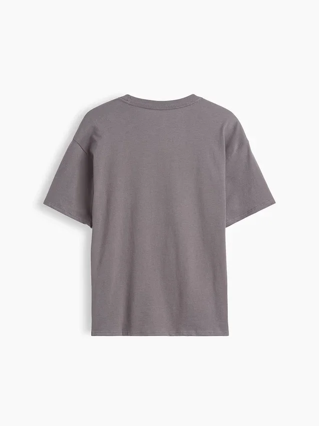 Camiseta infantil holgada con diseño gráfico