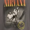 Camiseta infantil holgada con diseño gráfico
