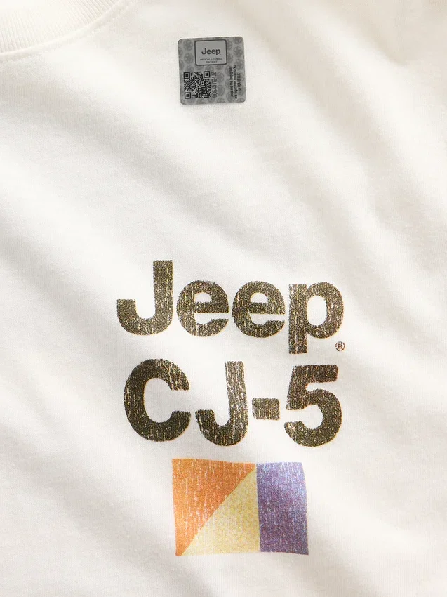 Camiseta infantil holgada con diseño gráfico
