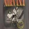 Camiseta infantil holgada con diseño gráfico