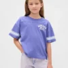 Camiseta infantil oversize con diseño gráfico
