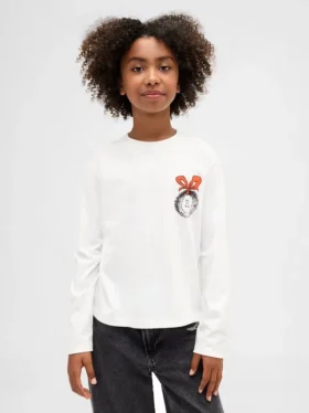 Camiseta infantil oversize con diseño gráfico