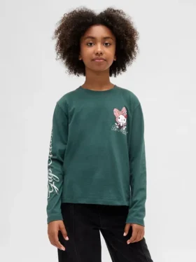 Camiseta infantil oversize con diseño gráfico