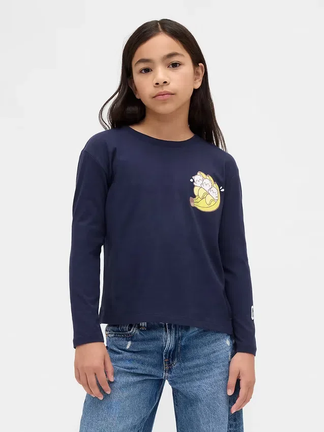 Camiseta infantil oversize con diseño gráfico