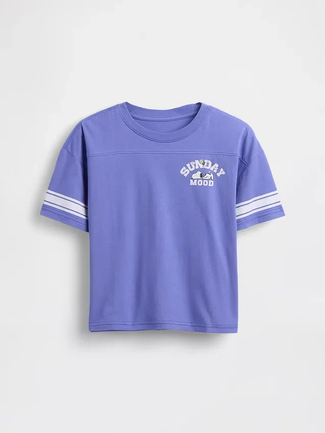 Camiseta infantil oversize con diseño gráfico
