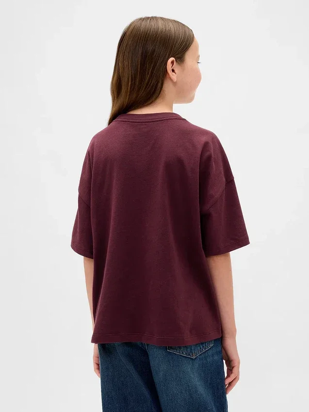 Camiseta infantil oversize con diseño gráfico