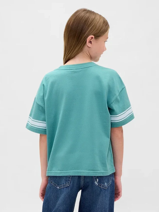 Camiseta infantil oversize con diseño gráfico
