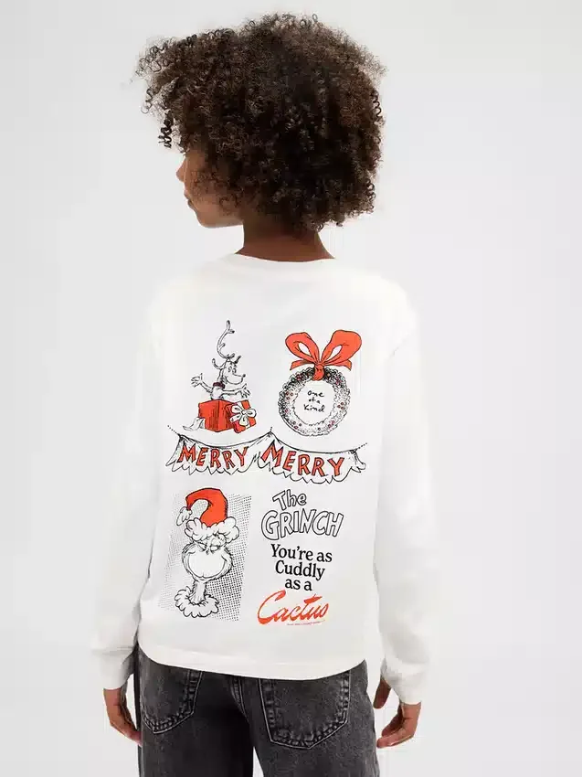 Camiseta infantil oversize con diseño gráfico