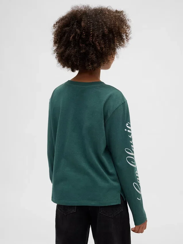 Camiseta infantil oversize con diseño gráfico